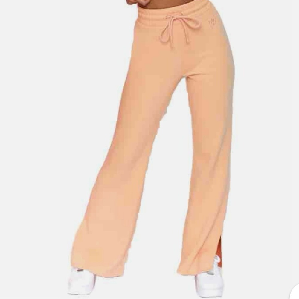 BO+TEE Women’s Wide Leg High Rise Flare Soft Sweatpants in Peach, Size Medium